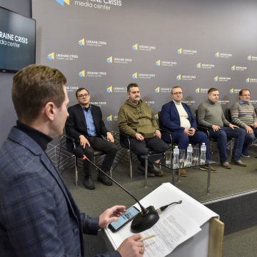 В Українському кризовому медіацентрі відбувся круглий стіл «Голод як зброя. Від Леніна до Путіна».