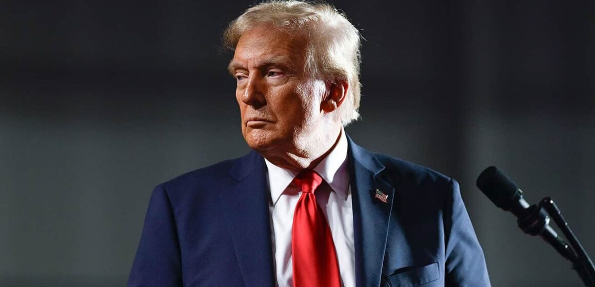 Трампу знову «забули» сказати про зупинку допомоги для України